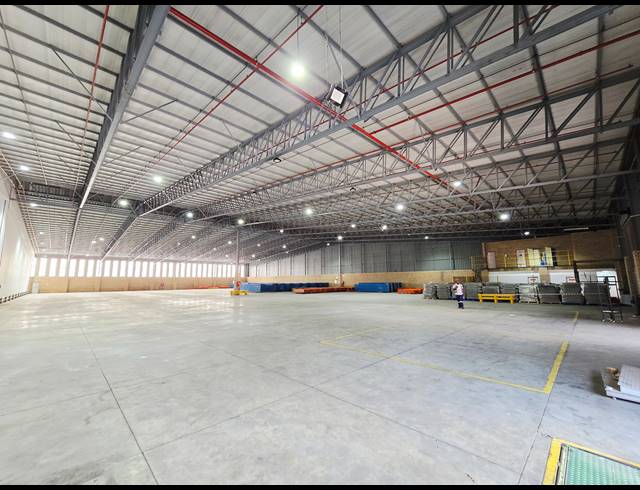 14,590M² WAREHOUSE TO LET IN NORTH RIDING